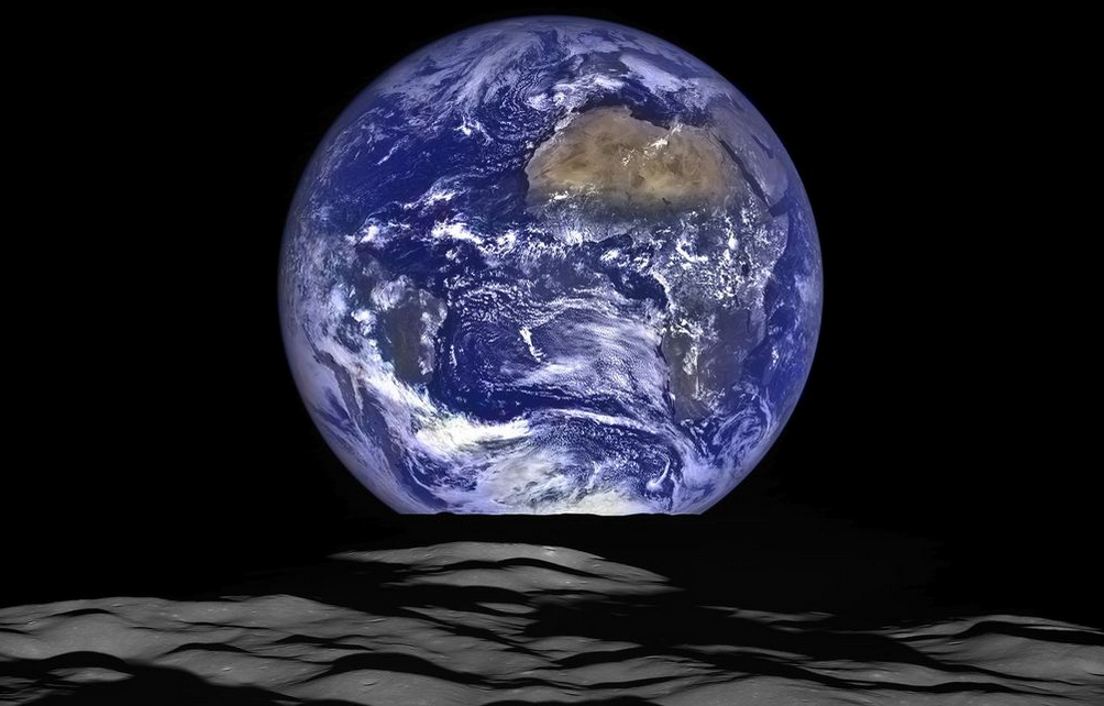 Earthrise2015.png