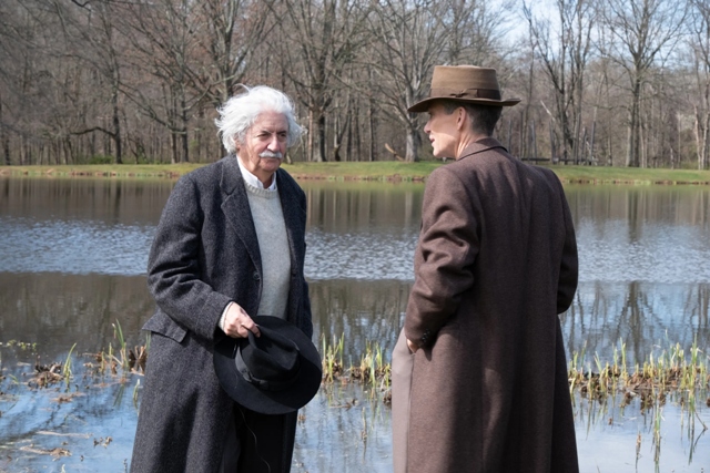 Scene-oppenheimer-albert-einstein-1001343664.jpg