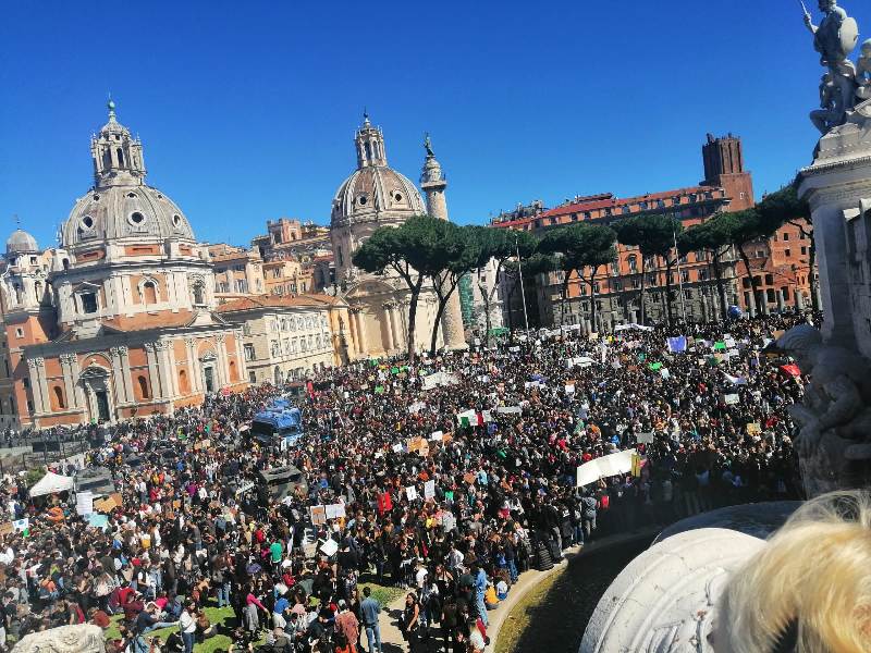 File:Students in rome.jpg
